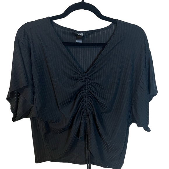 A Streetwear Society black crop top in size medium - Picture 1 of 6